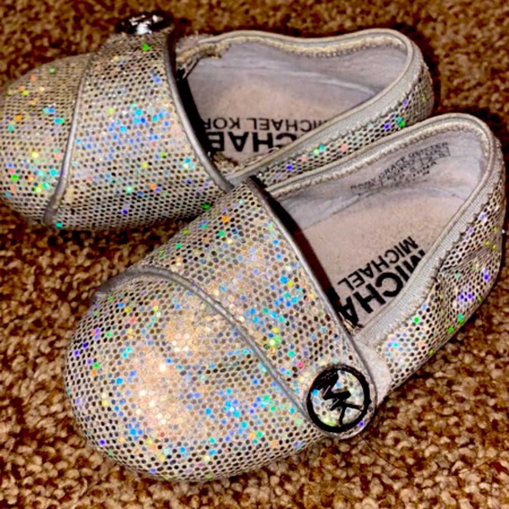 Baby girl shoes. Worn a few time, like new